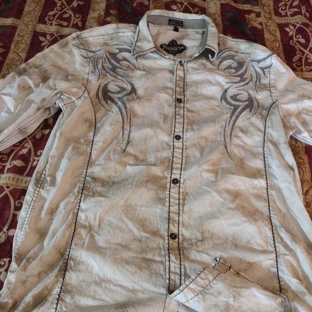 1.Men's ROAR, Buckle Black / BKE Button Up shirt.